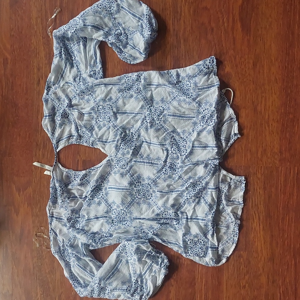 Cold shoulder blouse - Picture 7 of 8